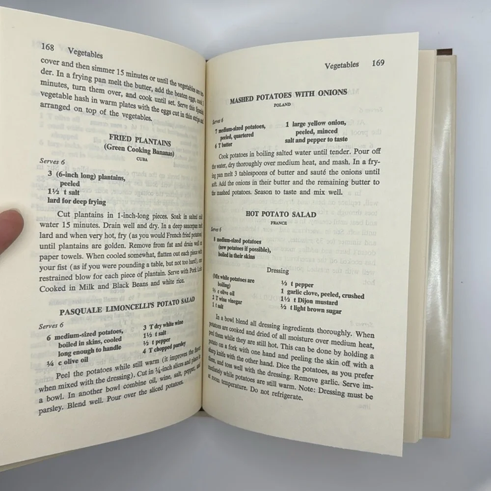 1st Ed 76’ Cook Like A Peasant Eat Like a King Cookbook‎
